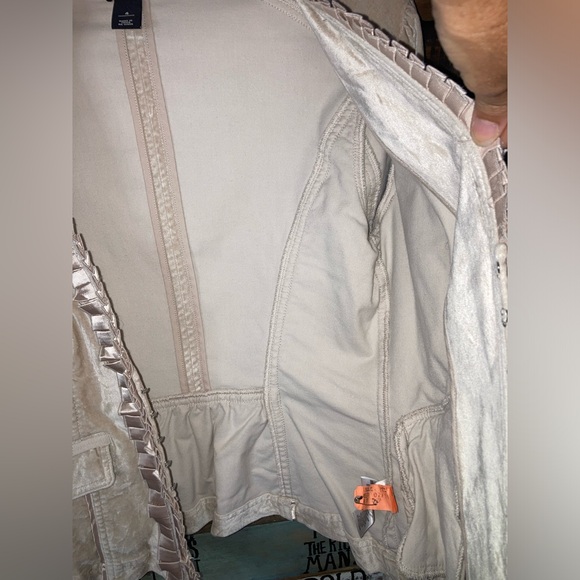 WHBM Velvet Accordion Pleated Ruffle Blazer 4 - Picture 13 of 15